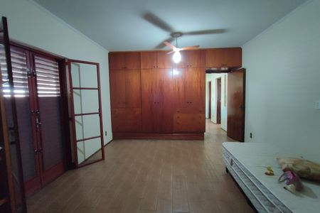 Casa à venda com 396m², 5 quartos e 4 vagas Casa à venda com 396m², 5 quartos e 4 vagasQuarto 1