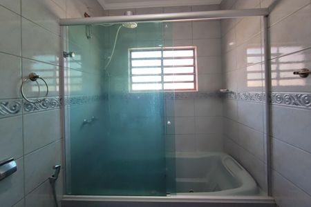 Casa à venda com 396m², 5 quartos e 4 vagas Casa à venda com 396m², 5 quartos e 4 vagasBanheiro Social