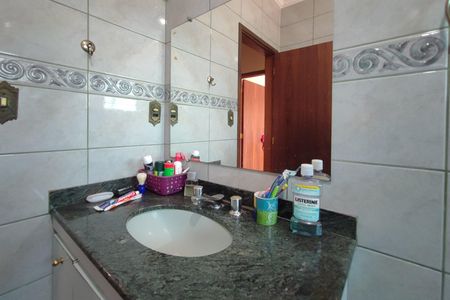 Casa à venda com 396m², 5 quartos e 4 vagas Casa à venda com 396m², 5 quartos e 4 vagasBanheiro Social