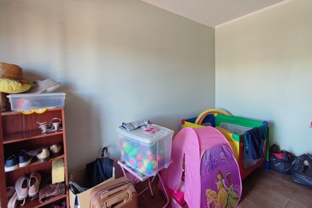 Casa à venda com 396m², 5 quartos e 4 vagas Casa à venda com 396m², 5 quartos e 4 vagasQuarto 2