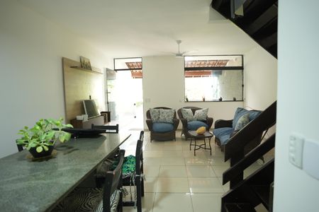 Casa de condomínio para alugar com 140m², 3 quartos e 1 vagaSala