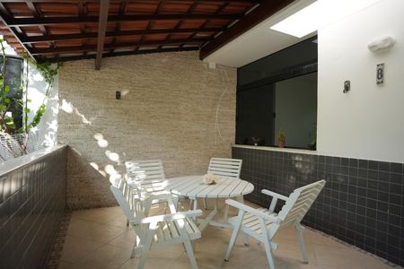 Casa de condomínio para alugar com 140m², 3 quartos e 1 vagaVaranda