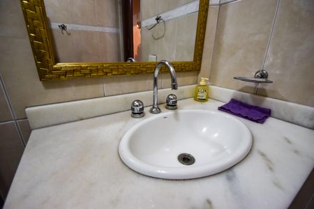 Apartamento à venda com 57m², 2 quartos e sem vaga Apartamento à venda com 57m², 2 quartos e sem vagaBanheiro 2