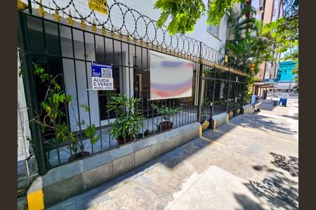 Apartamento à venda com 57m², 2 quartos e sem vaga Apartamento à venda com 57m², 2 quartos e sem vagaFachada