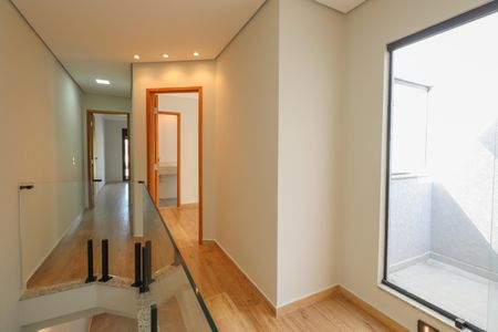 Casa à venda com 140m², 3 quartos e 4 vagasCorredor de acesso