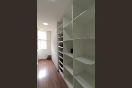 Casa à venda com 282m², 3 quartos e 3 vagasCloset
