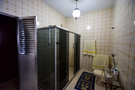 Casa à venda com 200m², 5 quartos e 4 vagas Casa à venda com 200m², 5 quartos e 4 vagasBanheiro Social