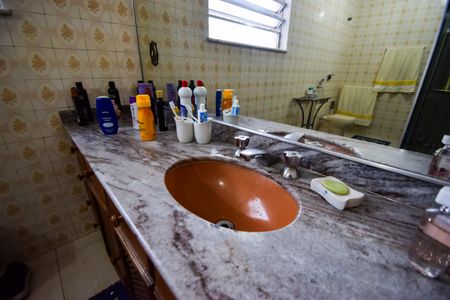 Casa à venda com 200m², 5 quartos e 4 vagas Casa à venda com 200m², 5 quartos e 4 vagasBanheiro Social