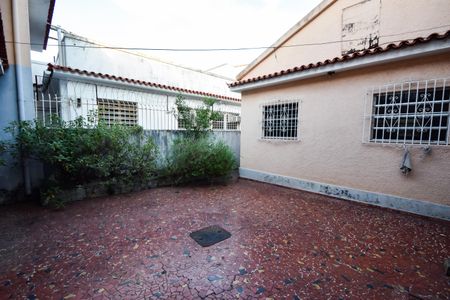 Casa à venda com 200m², 5 quartos e 4 vagas Casa à venda com 200m², 5 quartos e 4 vagasQuintal