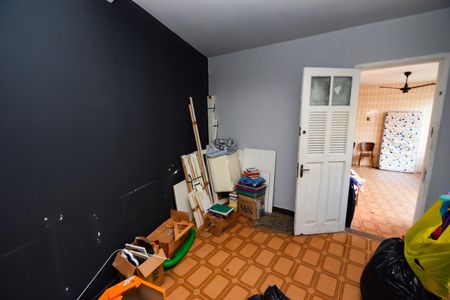 Casa à venda com 200m², 5 quartos e 4 vagas Casa à venda com 200m², 5 quartos e 4 vagasCasa dos Fundos (Quarto)