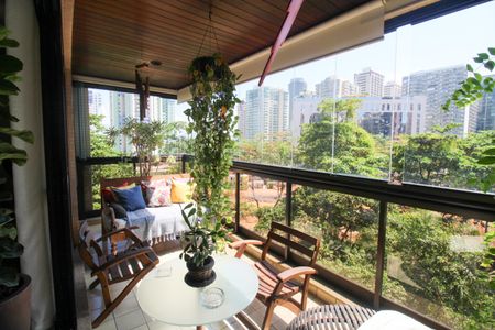 Apartamento à venda com 93m², 1 quarto e 1 vagaVaranda da Sala