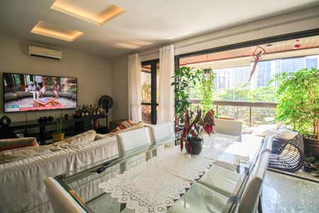 Apartamento à venda com 93m², 1 quarto e 1 vagaSala de Jantar