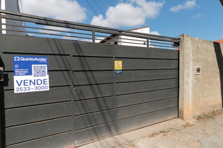 Casa à venda com 80m², 4 quartos e 8 vagas Casa à venda com 80m², 4 quartos e 8 vagasPlaquinha