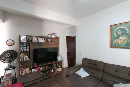 Casa à venda com 80m², 4 quartos e 8 vagas Casa à venda com 80m², 4 quartos e 8 vagasSala