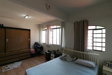 Casa à venda com 80m², 4 quartos e 8 vagas Casa à venda com 80m², 4 quartos e 8 vagasQuarto 2