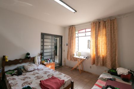 Casa à venda com 80m², 4 quartos e 8 vagas Casa à venda com 80m², 4 quartos e 8 vagasQuarto 4