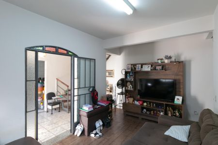 Casa à venda com 80m², 4 quartos e 8 vagas Casa à venda com 80m², 4 quartos e 8 vagasSala