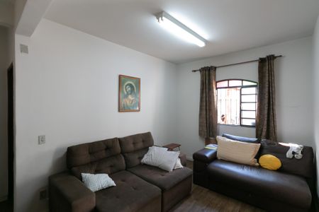 Casa à venda com 80m², 4 quartos e 8 vagas Casa à venda com 80m², 4 quartos e 8 vagasSala