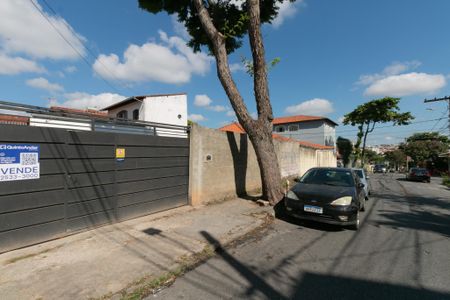 Casa à venda com 80m², 4 quartos e 8 vagas Casa à venda com 80m², 4 quartos e 8 vagasFachada