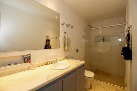 Apartamento à venda com 100m², 3 quartos e 1 vaga Apartamento à venda com 100m², 3 quartos e 1 vagaBanheiro da Suíte