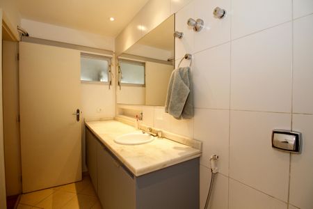 Apartamento à venda com 100m², 3 quartos e 1 vaga Apartamento à venda com 100m², 3 quartos e 1 vagaBanheiro da Suíte