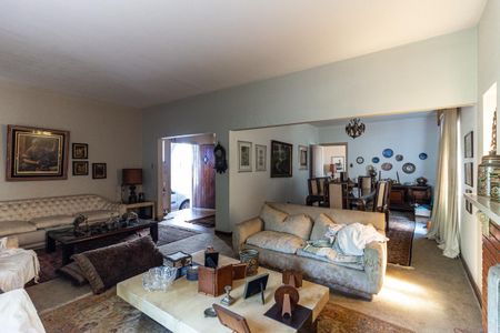 Casa à venda com 440m², 6 quartos e 8 vagas Casa à venda com 440m², 6 quartos e 8 vagasSala