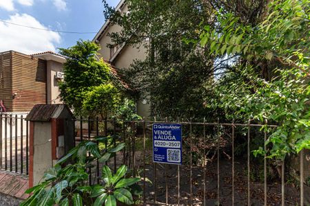 Casa à venda com 440m², 6 quartos e 8 vagas Casa à venda com 440m², 6 quartos e 8 vagasFachada e Plaquinha