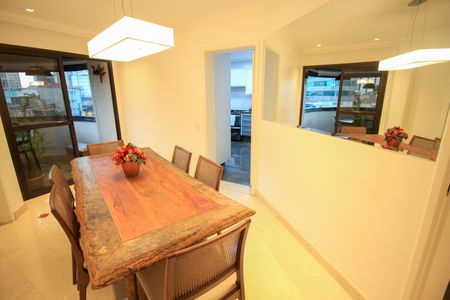 Apartamento à venda com 260m², 6 quartos e 4 vagasSala