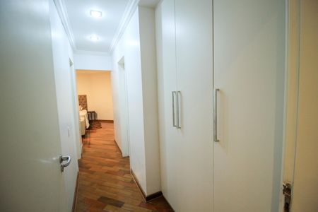 Apartamento à venda com 260m², 6 quartos e 4 vagasCorredor