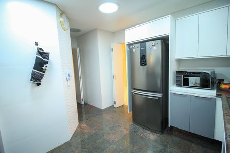 Apartamento à venda com 260m², 6 quartos e 4 vagasCozinha