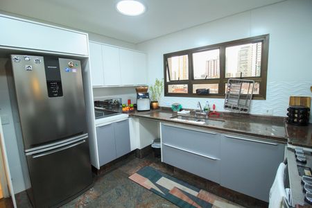 Apartamento à venda com 260m², 6 quartos e 4 vagasCozinha