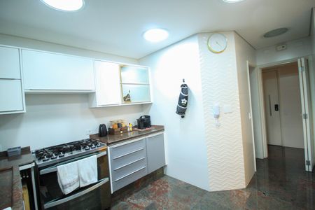 Apartamento à venda com 260m², 6 quartos e 4 vagasCozinha