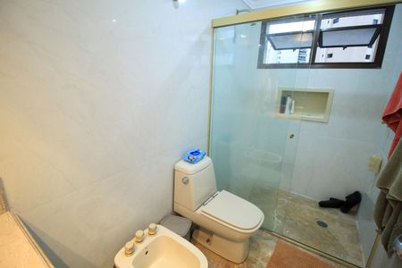 Apartamento à venda com 260m², 6 quartos e 4 vagasBanheiro Suíte 2