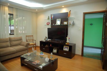 Casa à venda com 191m², 3 quartos e 3 vagasSala