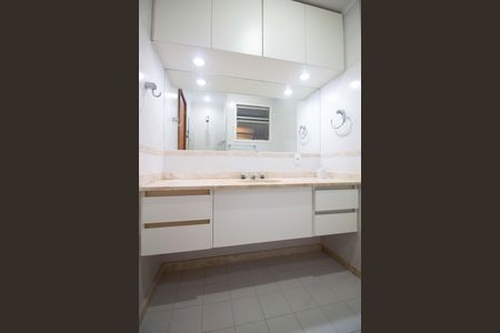 Apartamento à venda com 113m², 3 quartos e 1 vagaBanheiro da Suíte 1