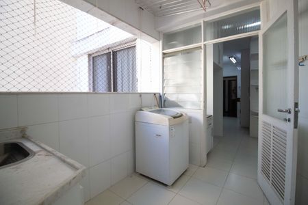 Apartamento à venda com 113m², 3 quartos e 1 vagaÁrea de Serviço