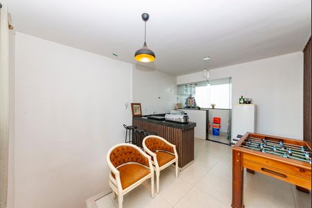 Casa à venda com 140m², 2 quartos e 2 vagasSala