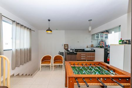 Casa à venda com 140m², 2 quartos e 2 vagasSala