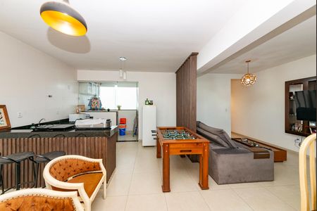 Casa à venda com 140m², 2 quartos e 2 vagasSala