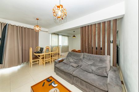 Casa à venda com 140m², 2 quartos e 2 vagasSala