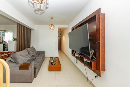 Casa à venda com 140m², 2 quartos e 2 vagasSala