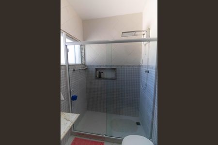 Casa à venda com 240m², 3 quartos e 4 vagasBanheiro da Suíte 1