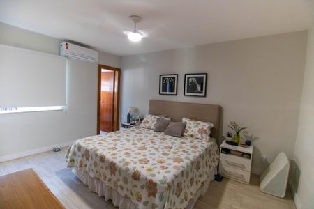 Casa à venda com 240m², 3 quartos e 4 vagasSuíte 3