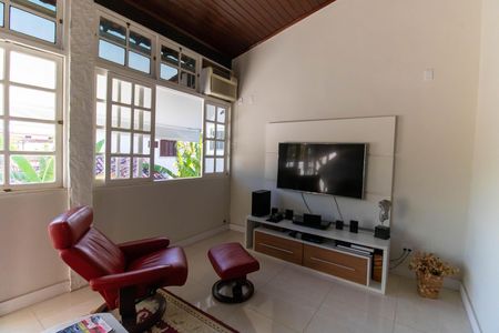 Casa à venda com 240m², 3 quartos e 4 vagasSala 2