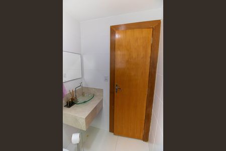 Casa à venda com 240m², 3 quartos e 4 vagasBanheiro Social