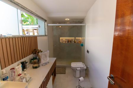 Casa à venda com 240m², 3 quartos e 4 vagasBanheiro da Suíte 3
