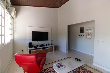 Casa à venda com 240m², 3 quartos e 4 vagasSala 2