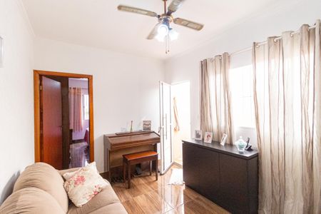 Casa à venda com 150m², 3 quartos e 2 vagasSala