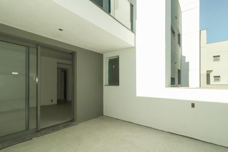 Apartamento à venda com 146m², 2 quartos e 2 vagasÁrea descoberta privativa