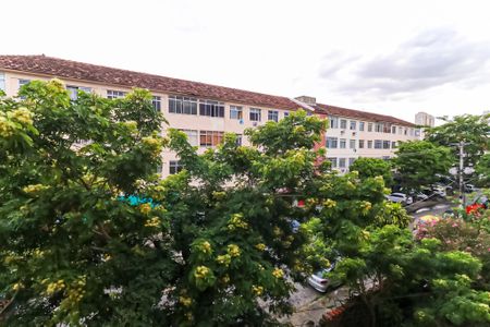 Sala vista de apartamento para alugar com 3 quartos, 72m² em Inhaúma, Rio de Janeiro